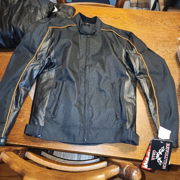 REVOLUTION GEAR NWT MENS 109% LEATHER & CORDORA BIKER SPORTS JACKET  SIZE MEDIUM - Picture 1 of 9